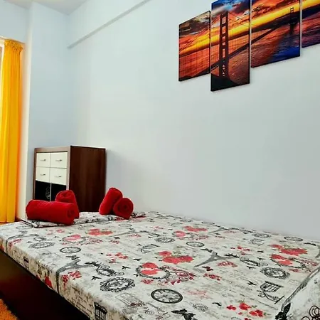 Red Accommodation Near Palas Mall Iasi Esterno foto
